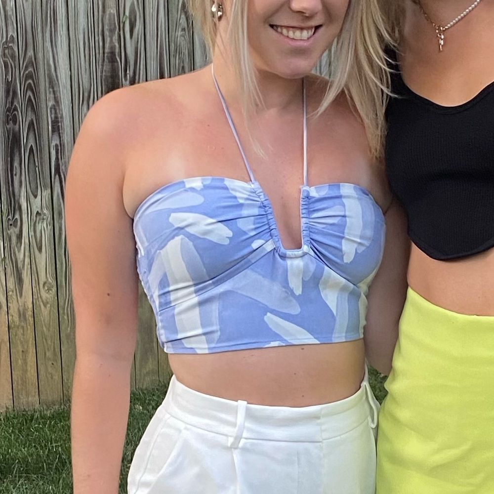 Abercrombie & Fitch Blue and White Crop Top